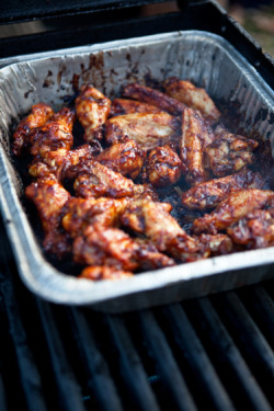 in-my-mouth:  Sweet and Sticky Barbecue Chicken Wings 