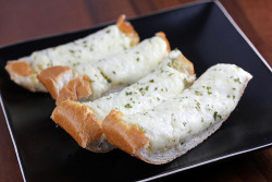 peachandpeony:  foodffs:  How to Make Garlic Cheese Bread Really nice recipes. Every hour.  Queued xx