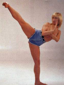vintagegeekculture:  Cynthia Rothrock, who was the Gina Carano of her time, and received several martial arts films as starring vehicles. Shame they never called her for the Expendables. 