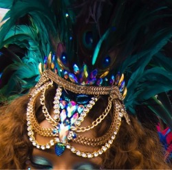 hellyeahrihannafenty:  Details of Rihanna’s Cropover costume 