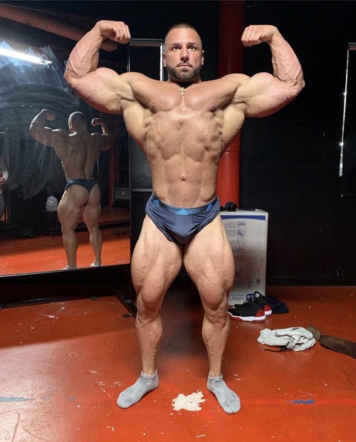 Ben Rafala - That ass in the reflection, damn man!