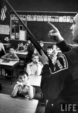 iwannabeyourfridaynight:victran: Gun Safety taught at an elementary school in 1956  we need this again. 