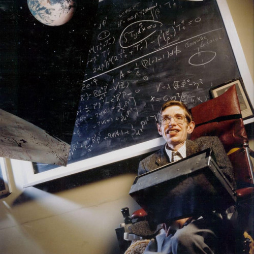 yahoonewsphotos:  Stephen Hawking dies at 76: A look back at the life of the renowned British physicistRenowned British physicist Stephen Hawking, whose mental genius and physical disability made him a household name and inspiration across the globe,