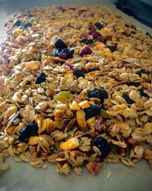 Another Sunday morning baking up some Maple Berry Nut granola&hellip;#granola #granolagirl #sundayba