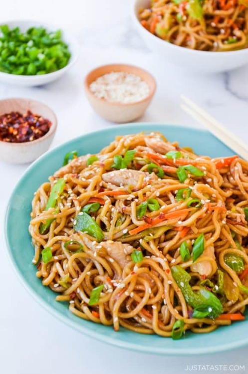 foodffs:  Quick Chicken Chow MeinFollow for