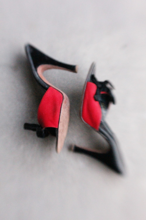 New shoes at Mr. Mister Vintage!  Vintage 50&rsquo;s Springolator red suede and black velve