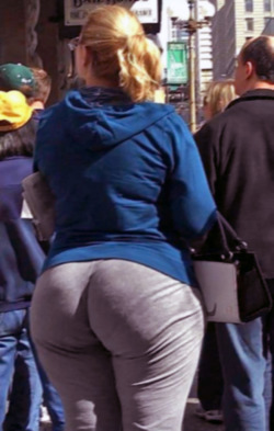 iseebigbooty:  Big Azz