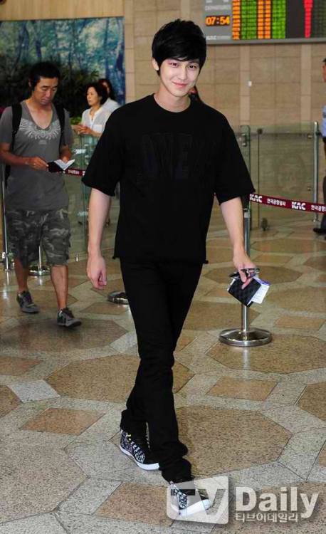 2013.06.28 Kim Bum going to Japan for the Japanese Promotion of That Winter The Wind Blows Credits a