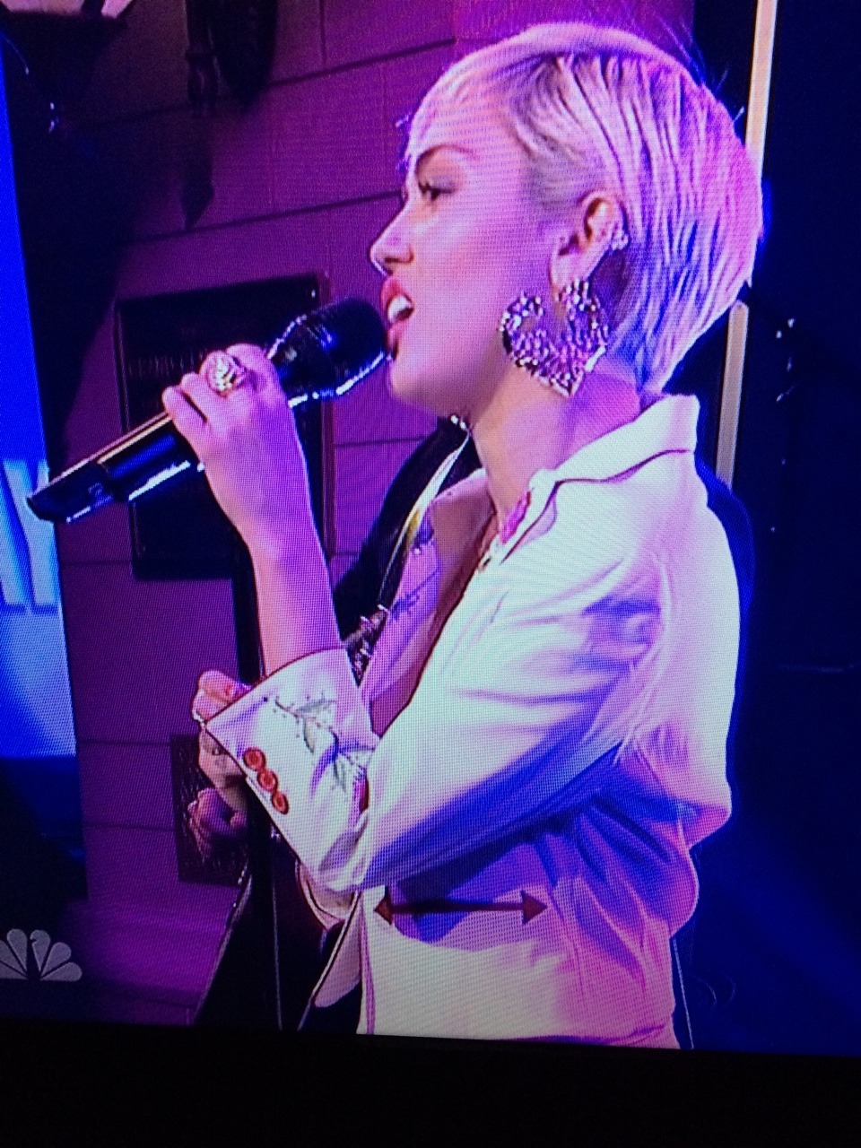 Beautiful #Miley cute little nip slip on SNL40 tonight