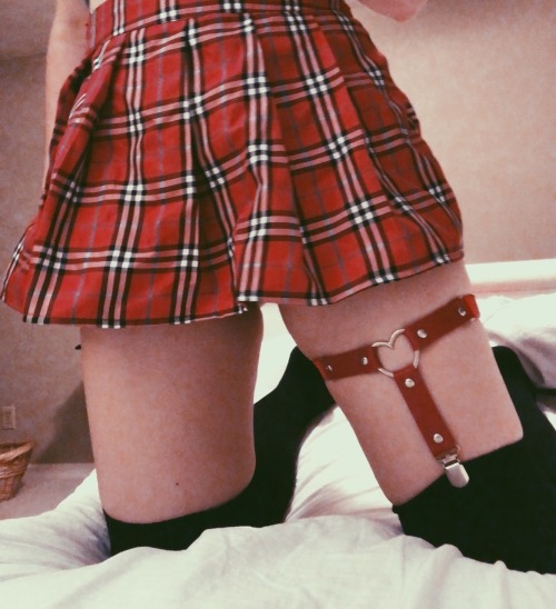 bittenkkitten-blog:In love with my new leather heart garter!! 😍😍❤️ couldn’t have gotten it without you guys 😘 what do you think? What would you pay to see more? Let me know in my dms. Maybe I’ll bite 😉Cashapp: $bittenkkitten