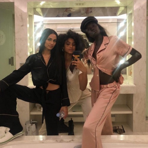 Lanie girls pajama party! @kristennoelcrawley @imaanhammam @duckieofficial ❤️❤️❤️ #laniegirls  Imaan