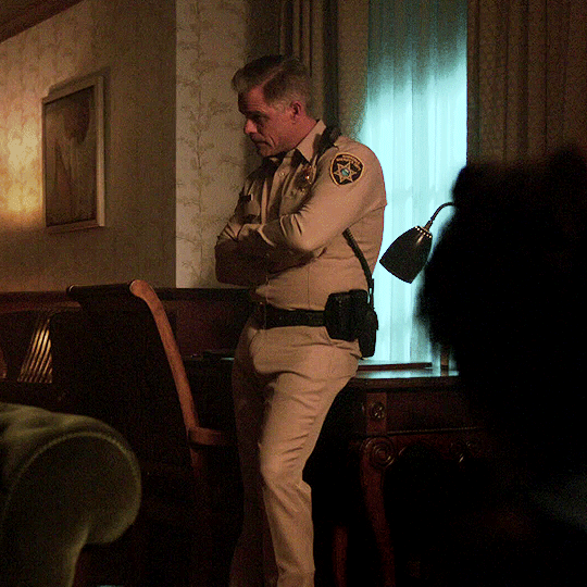 justaholesir:MARTIN CUMMINS as Tom KellerRiverdale (2017) Season 2 Episode 7: &ldquo;Chapter