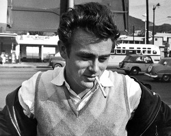 jamesdeandaily:  James Dean photographed