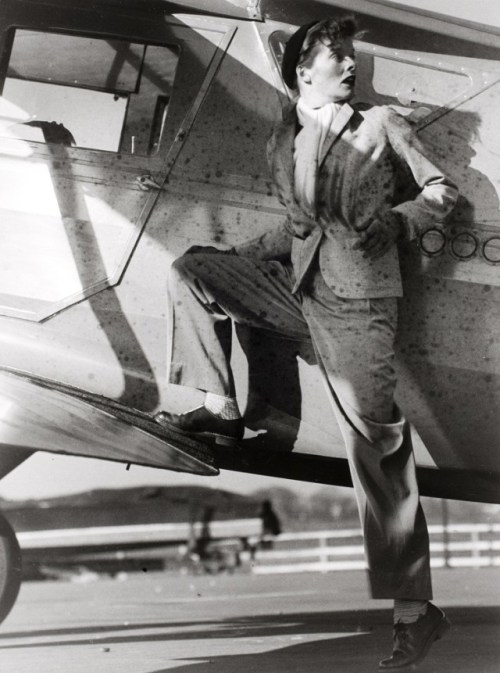 Martin Munkacsi, [Katharine Hepburn, Hartford], 1935fromFans in a Flashbulb