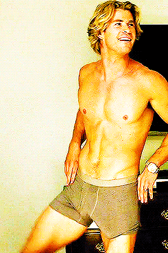 XXX elegantlynaughty:    Chris Hemsworth in Vacation photo