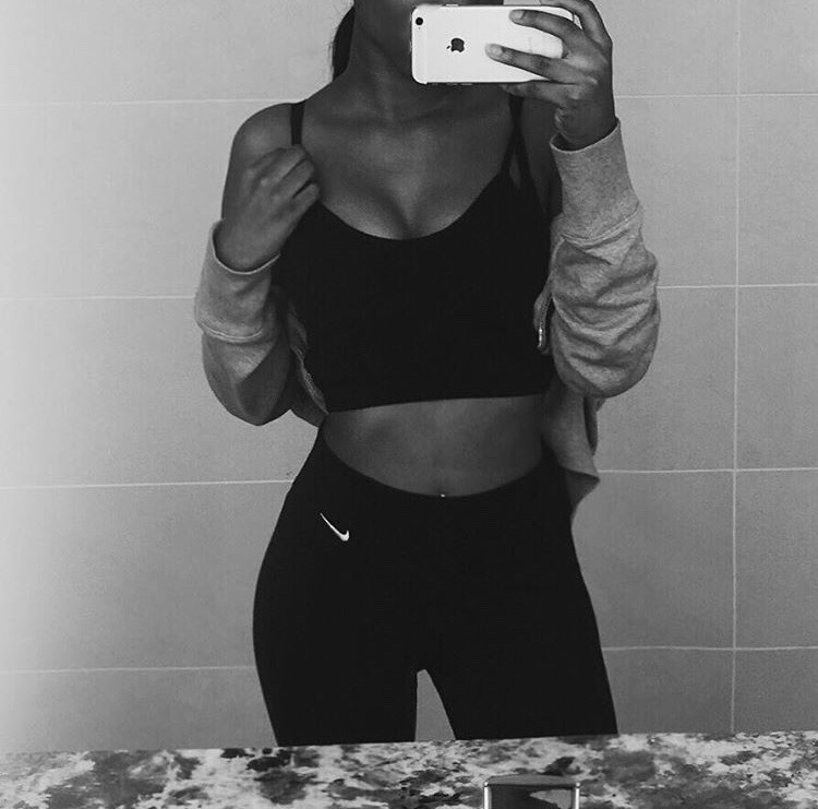 bombshellssonly:  @lovechrys