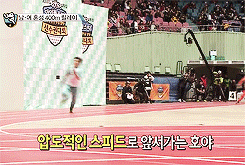 myeongsushi:  Hoya runs backwardly to the finish line after seeing the gap between