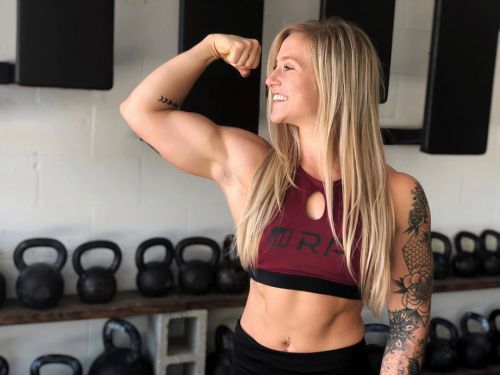 girlswithbiceps:  Girl Biceps Rock!