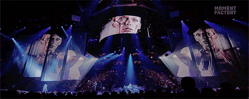 mattbelloumy:Drones World Tour. Visuals by Moment Factory.