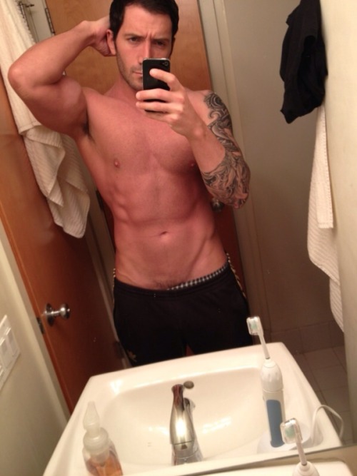 instaguys:  Guys with iPhones Source: gwip.me 