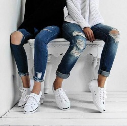 voguerois:  vogue-club:  Ripped jeans!  