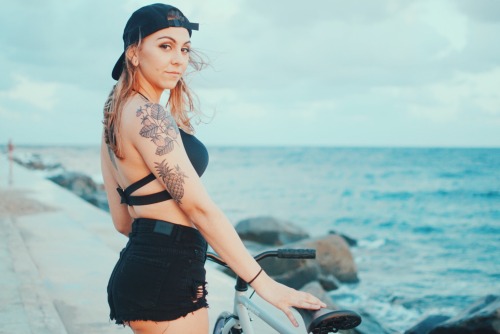 trustthylegs: seaarose:  Some more for yah  thickslick