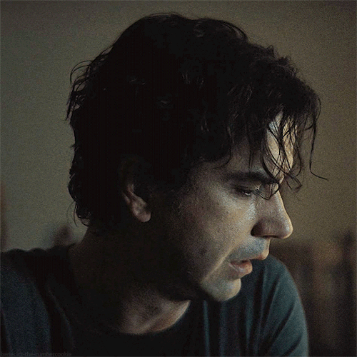 hamish-linklater-btc: My favorite subtle acting moments by Hamish Linklater in Midnight Mass