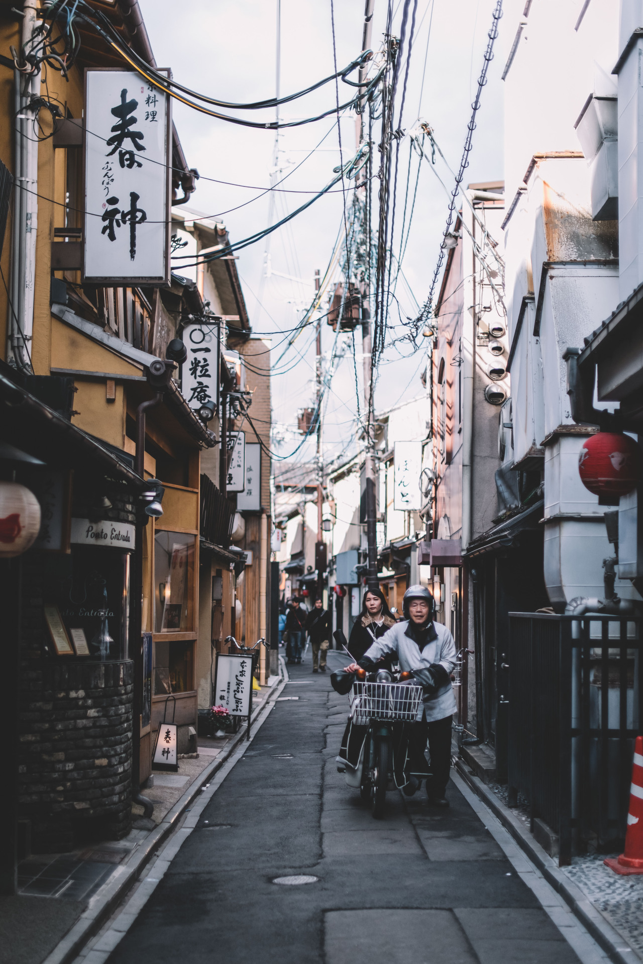 vdubl:  Week 48: 先斗町, Pontochō with @takashiyasui 