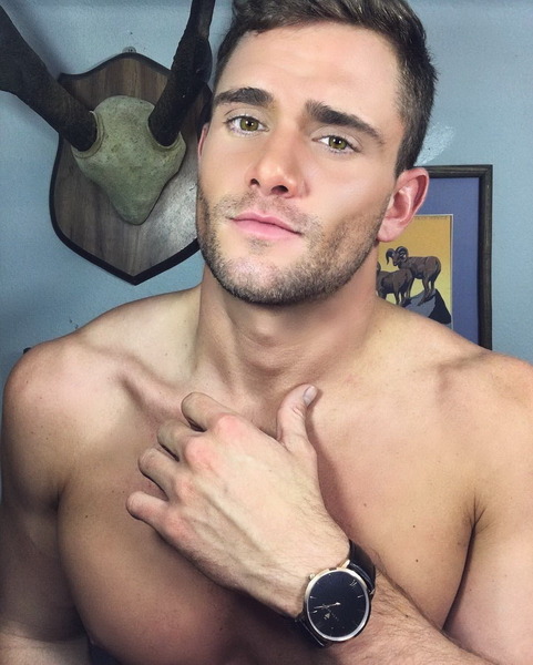 Passion for big pecs