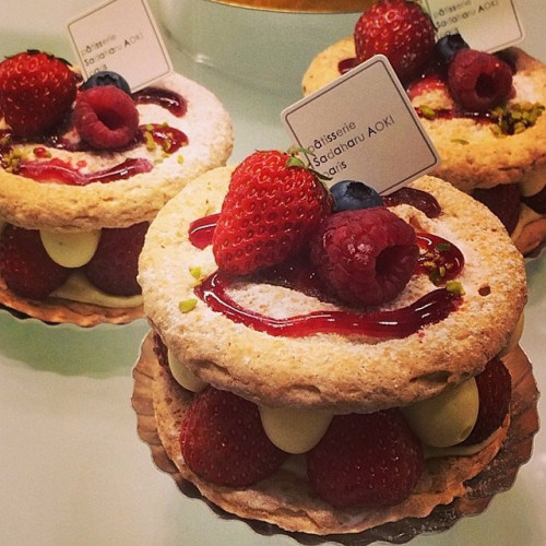 Mmmm yum ~ 3 kinds of berries & cream biscuit at Patisserie Sadaharu AOKI Paris #regram from @is