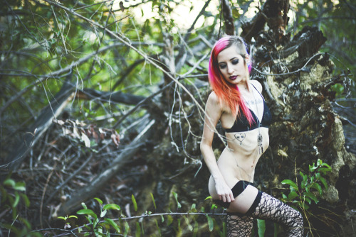 ohmygodbeautifulbitches:  Model: ZzyPhotographer: Jeff Waters Photography Photo from Zivity Submitted by zzybrastripes