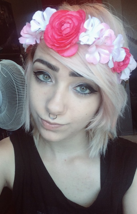 moonshinebabe:  lookin’ cute & stupid