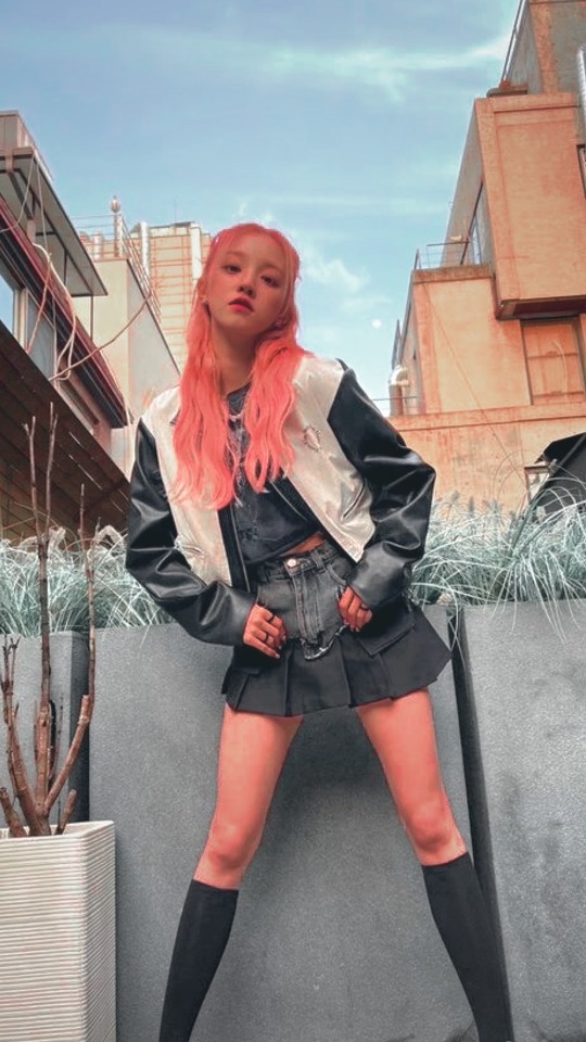Yuqi; Pink Hair Supremacy