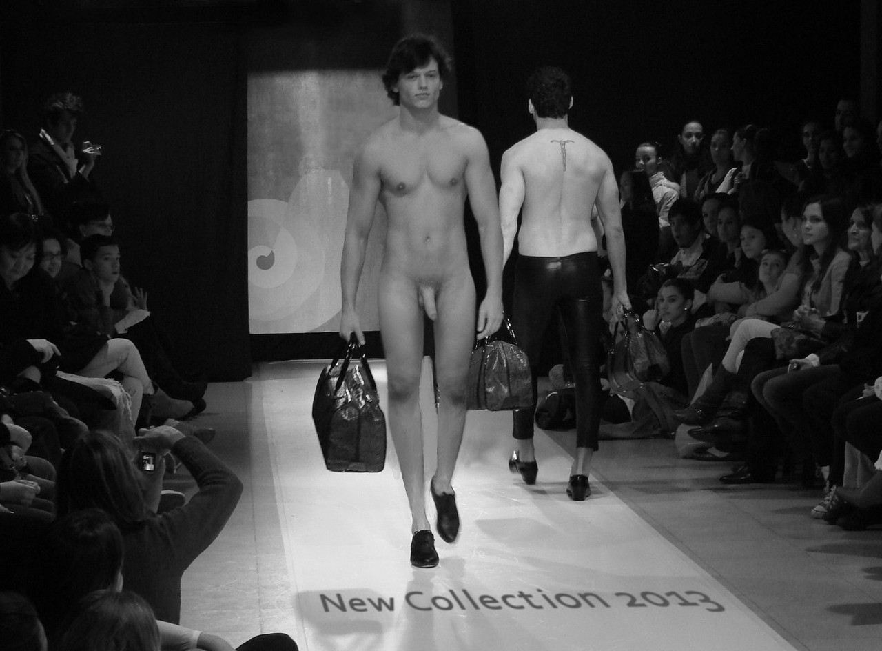 chadsgaypornvault:  The things we do for fashion. Did you even notice he was carrying