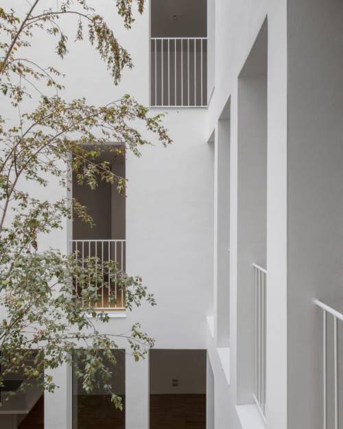 spatula: (via Arquitectura-G, Mikael Olsson · Praga Residential Building · Divisare)