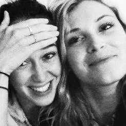 tatiana-evelyne:  “I’m so happy to have her in my life.“                                            — Eliza Taylor on her friendship with Alycia  