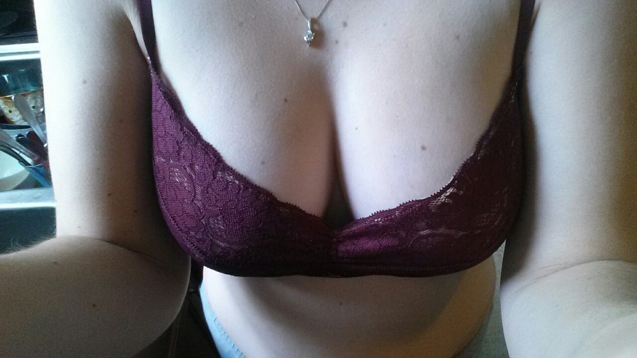 nerdynympho87:  What do we think about this bra? I’m running out of options…