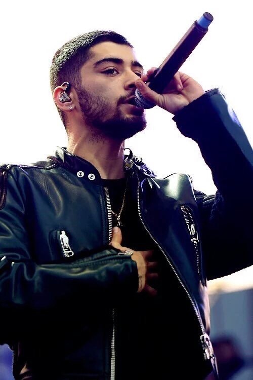 fairygodmotherjoy: Nobody wears a leather jacket like ZAYN.