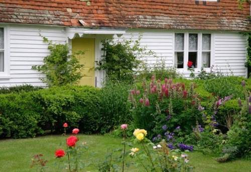 llovinghome: Cottage Garden
