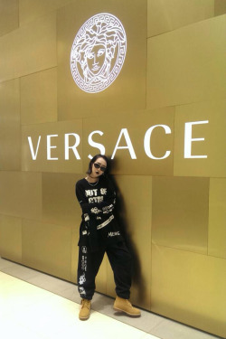 lochinghsuan:  VERSACE 