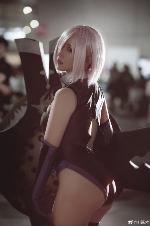 sexywaifucosplay: CN: 半半子_ Mashu - FGO