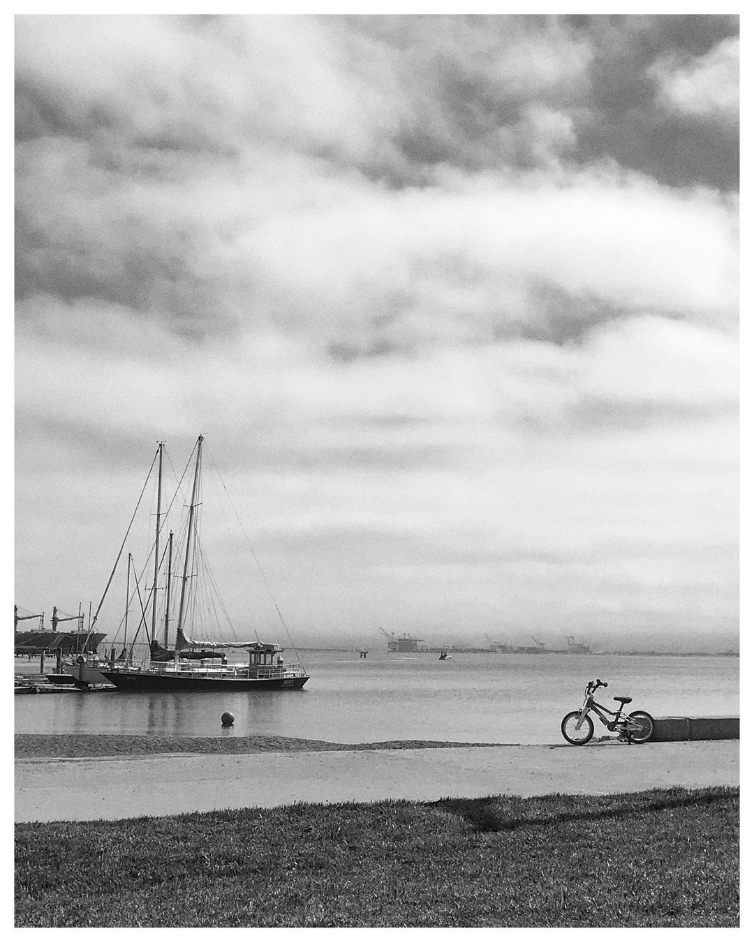 We have time to contemplate. #explore #connect #pause #blackandwhitephotography #sanfrancisco #ocean #cycling
https://www.instagram.com/p/CQmuPZenndJ/?utm_medium=tumblr