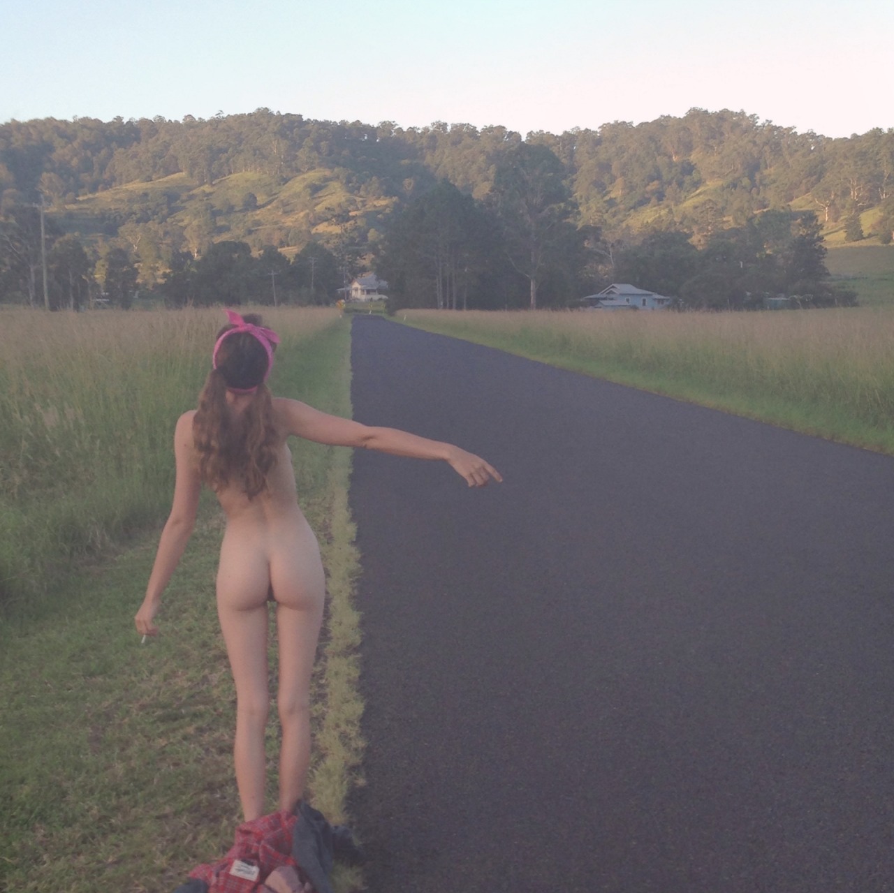 sunshiinelollipop:  lil white trash gal tries to hitch home 