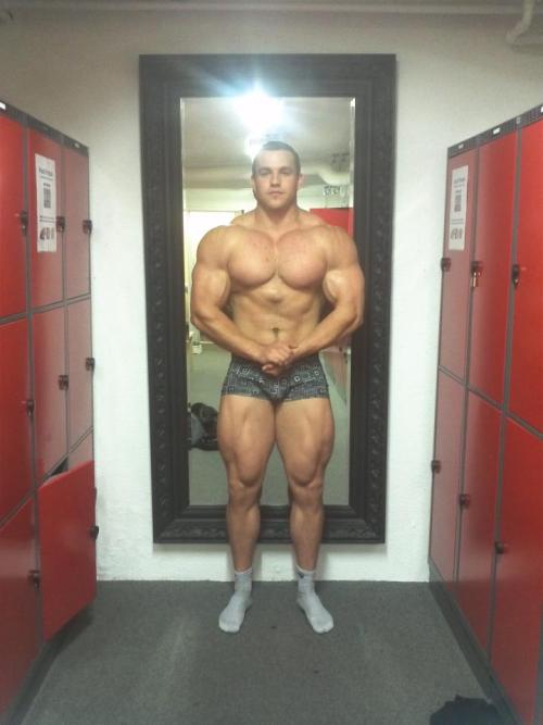 rts-ratethestraightblog:  Rate Lasse here with 15 likes/reblogs if you would like to see what he is packing ;) Rated and packing ;) 
