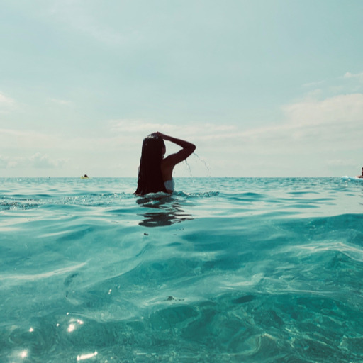 lounicoquesiemprequise: Salutami il mare e ricordagli che anche da qui, fa parte di me.  