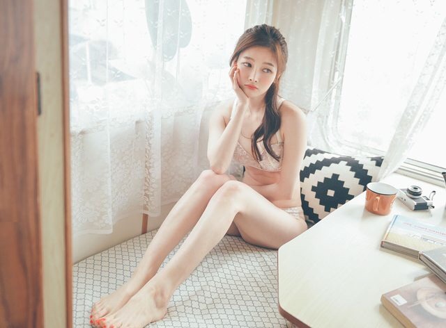 explicitlyambiguous:  Joo Yi (Lingerie set; via Imgur)
