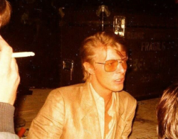 moonagedaydreamin:David Bowie candid 1978