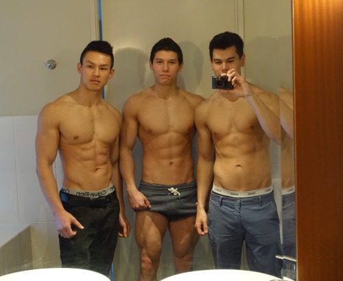 XXX unsatisfiedperfectionist:  Me in the middle, photo