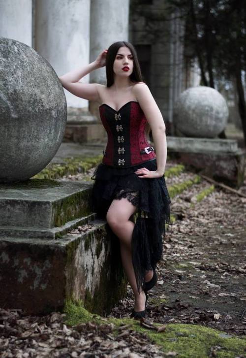 gothicandamazing: Model: Shadow Queen Photographer,MUA:Potion Of MadnessWelcome to Gothic and Amazin