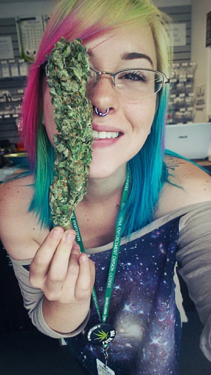 karmaceuticalsdispensary:  :D 10.g nug! 